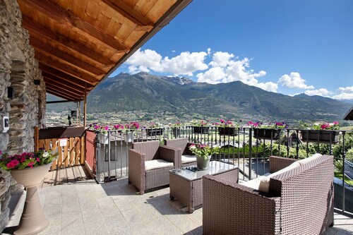 Appartamento 'Maison Bebe Mont Emilius' con Vista Montagna, Terrazza Privata e Wi-Fi