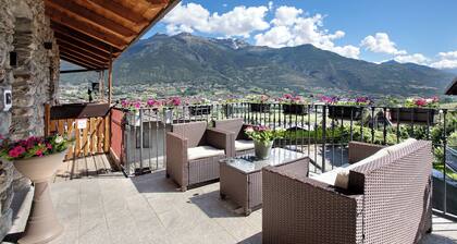 Ferienwohnung 'Maison Bebe Mont Emilius' mit Bergblick, privater Terrasse und WLAN