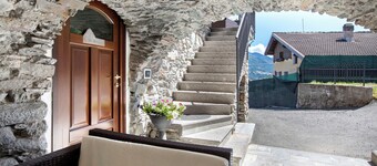 Apartamento 'Maison Bebe Terre Blanche' con vistas a la montaña, terraza privada y Wi-Fi