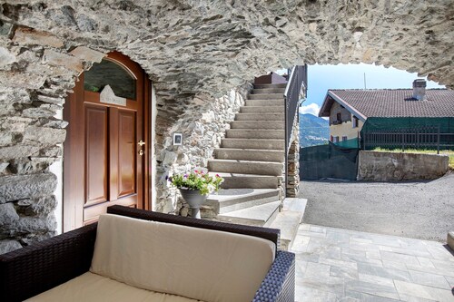 Appartement "Maison Bebe Terre Blanche" avec vue sur la montagne, terrasse privée et Wi-Fi