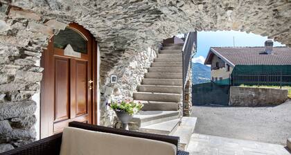Appartement "Maison Bebe Terre Blanche" avec vue sur la montagne, terrasse privée et Wi-Fi
