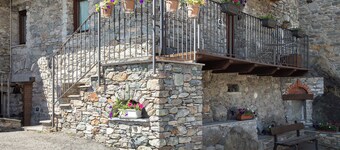 Apartment 'Maison Bebe Comboé' with Mountain View, Balcony and Wi-Fi