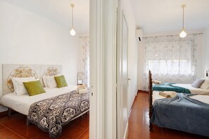 2 makuuhuonetta, silitysrauta/-lauta, ilmainen Wi-Fi, vuodevaatteet