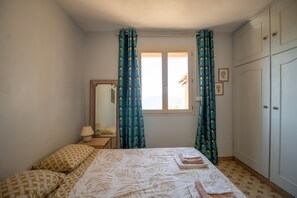 2 bedrooms, free WiFi, bed sheets - Villa "Mon Nid d'Aigle" with Private Terrace & Wi-Fi (Olmeto)