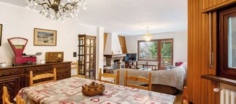 Maison de vacances "Maison La Truite" avec vue sur montagne, terrasse privée et 4 balcons