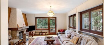 Maison de vacances "Maison La Truite" avec vue sur montagne, terrasse privée et 4 balcons