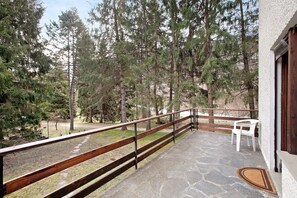 Terrace/patio - Vacation Home "Maison La Truite" with Mountain View, Private Terrace & 4 Balconies (Morgex)