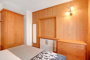 2 bedrooms, free WiFi, bed sheets - Holiday Apartment "Tra-Monti E Mare" with Mountain View, Private Terrace & Sauna (Valdidentro)