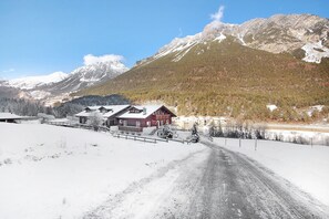 Exterior - Holiday Apartment "Tra-Monti E Mare" with Mountain View, Private Terrace & Sauna (Valdidentro)