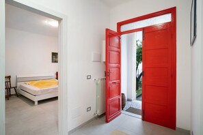 2 bedrooms, free WiFi, bed sheets - Apartment 'Casa Rosy' with Private Garden (Diano Marina)