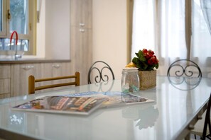 Dining - Apartment 'Casa Rosy' with Private Garden (Diano Marina)