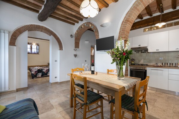 Dining - Holiday Home 'Casa Ernesto - Porzione Di Colonica' with Private Garden and Wi-Fi (Monteriggioni)