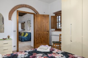 2 bedrooms, iron/ironing board, free WiFi, bed sheets - Holiday Home 'Casa Ernesto - Porzione Di Colonica' with Private Garden and Wi-Fi (Monteriggioni)