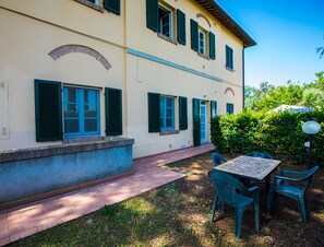 تناول الطعام بالخارج