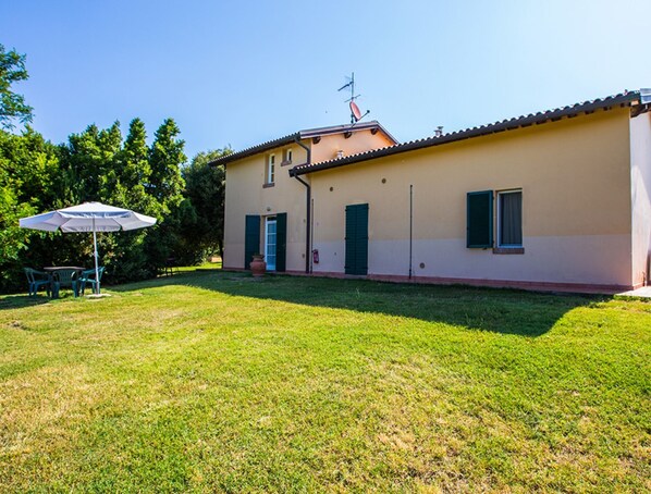 Exterior - Holiday Home 'Podere Simonetta - A8' with Shared Pool, Private Terrace and Wi-Fi (Cecina)