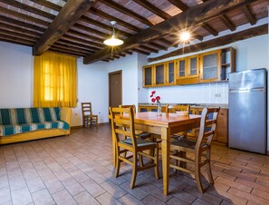 Interior - Holiday Home 'Podere Simonetta - A8' with Shared Pool, Private Terrace and Wi-Fi (Cecina)