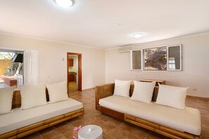 Interior - Vacation Home "Vidalenta El Salobre" with Mountain View, Private Pool & Wi-Fi (El Salobre)