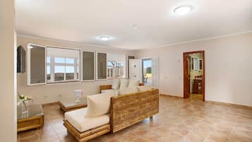 Televisión, reproductor de DVD y estéreo