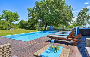 Pool - Awesome home in Icici with WiFi (Icici)