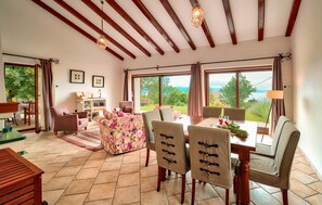 Dining - Awesome home in Icici with WiFi (Icici)