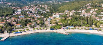 Awesome home in Icici with WiFi