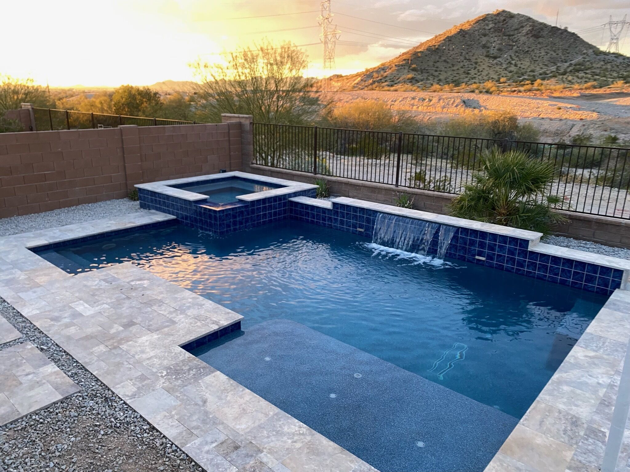 SEPTEMBER DISCOUNTS!!  New Heated Pool & Spa:  Modern Home with Mountain Views 