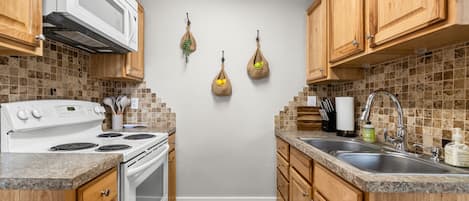 冰箱、微波炉、烤箱、炉灶