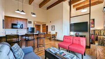 Smart TV, ping pong, books