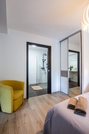 3 chambres, fer et planche à repasser, lit parapluie, Wi-Fi gratuit