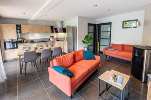 تلفزيون، مشغل دي في دي، كُتُب