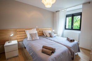 3 bedrooms, iron/ironing board, travel crib, free WiFi