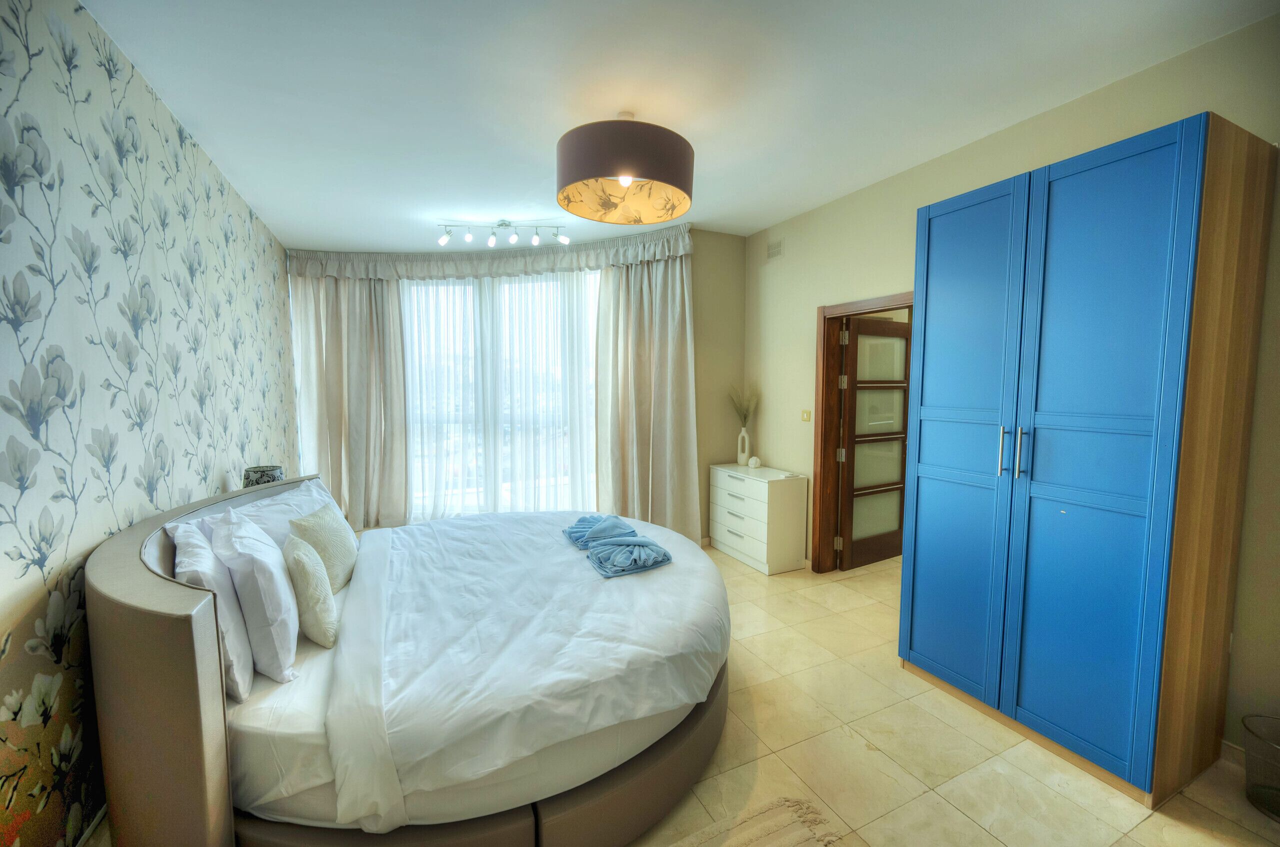 3 habitaciones, tabla de planchar con plancha y wifi gratis 