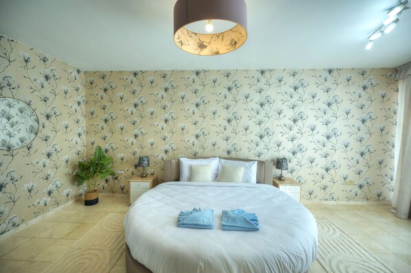 3 bedrooms, iron/ironing board, free WiFi, bed sheets