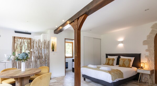 4 bedrooms, iron/ironing board, travel cot, WiFi