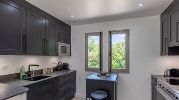 Réfrigérateur, micro-ondes, four, lave-vaisselle