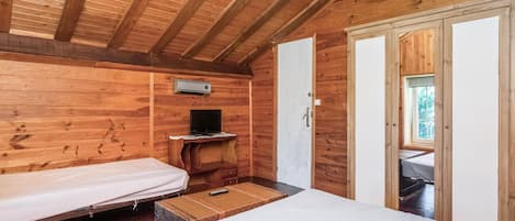 5 bedrooms, free WiFi, bed sheets