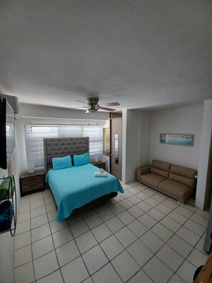1 chambre, bureau, fer et planche à repasser, accès au Wi-Fi (inclus)