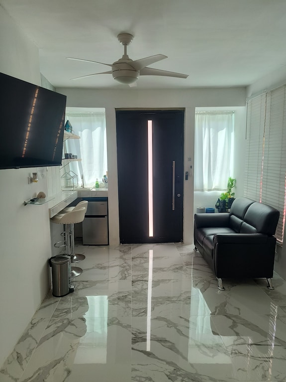 Isla Verde- Beach/bar/restaurants Near Airport For Same Day Booking Message Me - San Juan