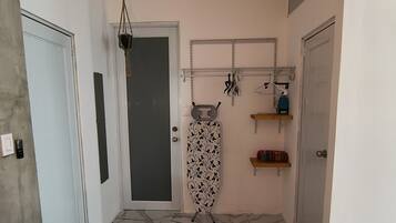 1 bedroom, desk, iron/ironing board, free WiFi