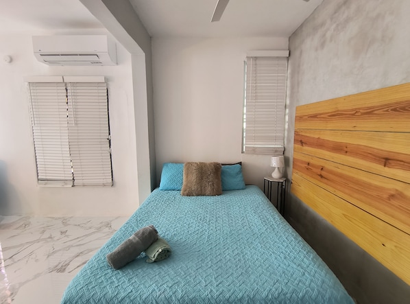 1 chambre, bureau, fer et planche à repasser, accès au Wi-Fi (inclus)