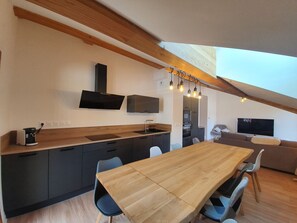 Kühlschrank, Mikrowelle, Ofen, Geschirrspüler