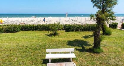 SE031 - Senigallia, two-room apartment facing the sea at the Piramidi residence