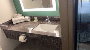 Free toiletries, hair dryer, towels - Indy Hotel (Indianapolis)