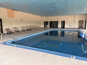 Indoor pool - Indy Hotel (Indianapolis)