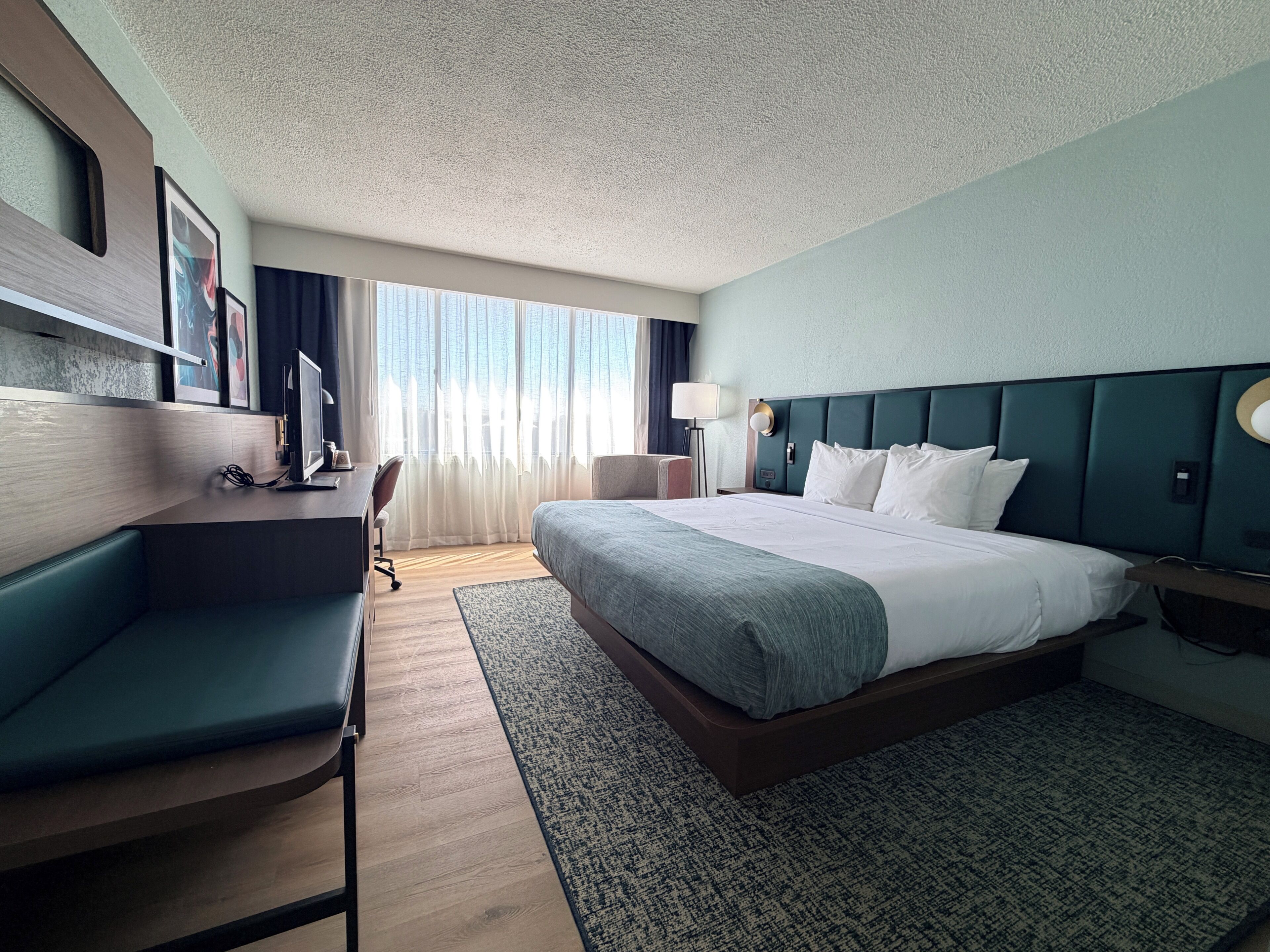 Standaard eenpersoonskamer | Een bureau, een strijkplank/strijkijzer, gratis wifi, beddengoed