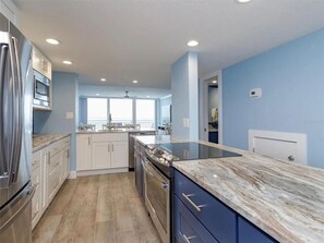 Fridge, microwave, oven, stovetop - DIRECT OCEANFRONT - TOP TWO FLOORS - LUXURY TOWNHOUSE - THE PELICAN (New Smyrna Beach)