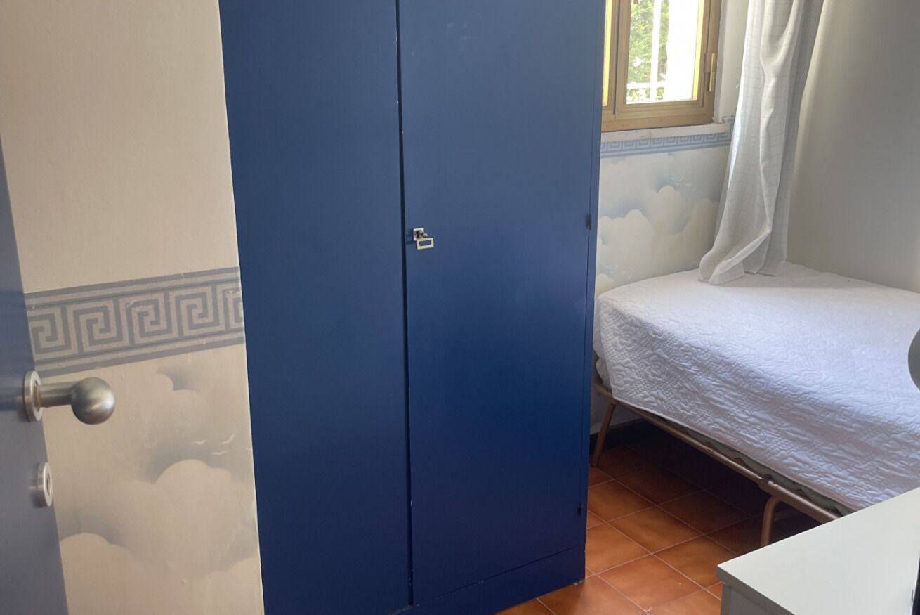 3 bedrooms, bed sheets