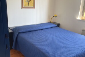 3 bedrooms, bed sheets