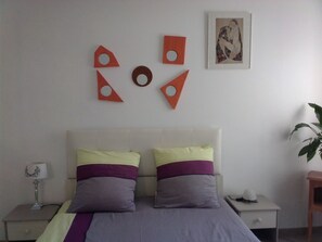 1 bedroom, bed sheets