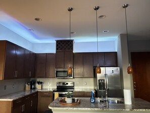 Private kitchen - Poolside Paradise near Mall of America & MSP (Minneapolis)